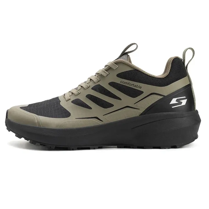 Comfortable men's hiking boots with arch support