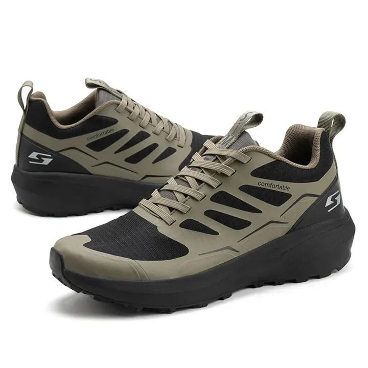 Comfortable men's hiking boots with arch support
