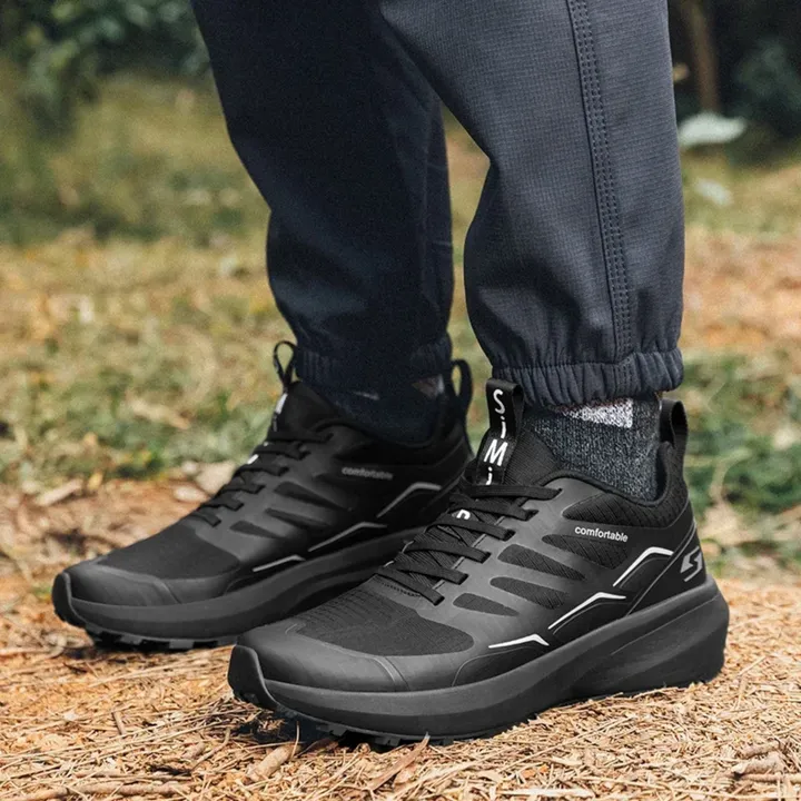 Comfortable men's hiking boots with arch support