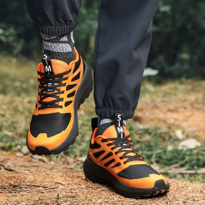 Comfortable men's hiking boots with arch support