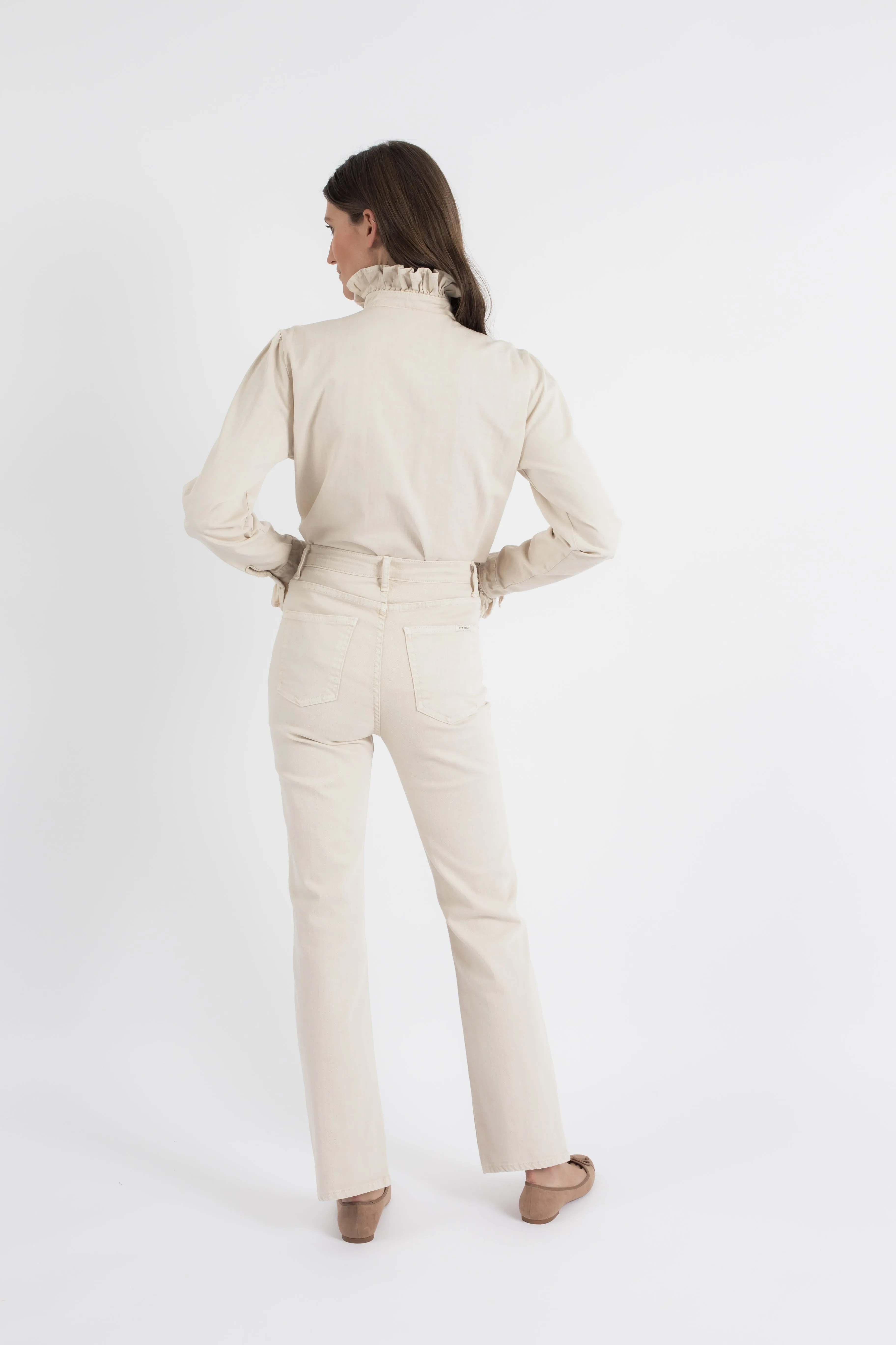 Juliette Jean in Trench