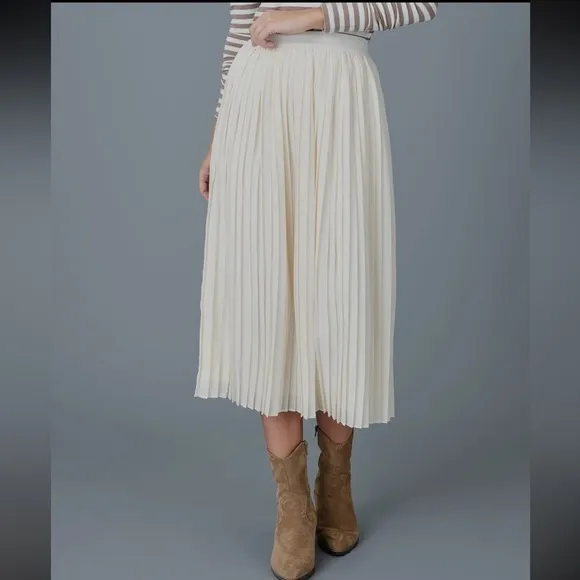 LD-09 Cream Pleated Skirt