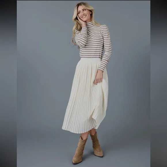 LD-09 Cream Pleated Skirt