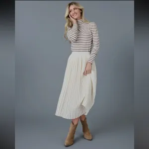 LD-09 Cream Pleated Skirt