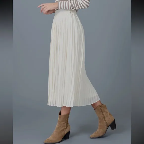 LD-09 Cream Pleated Skirt