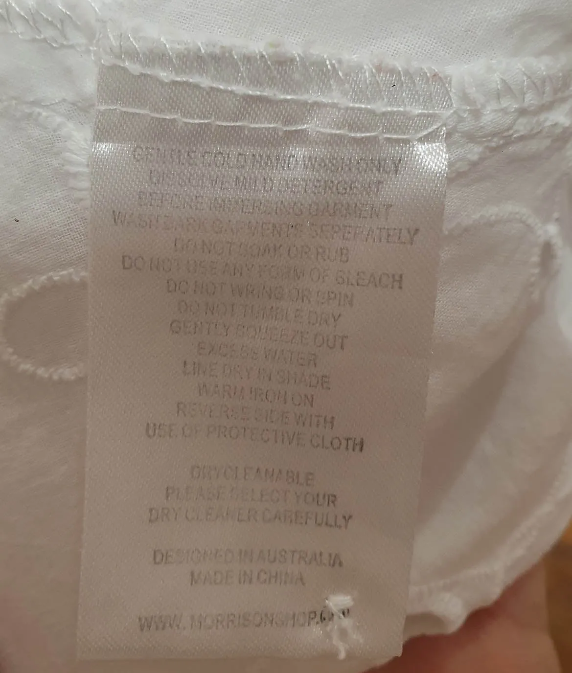 Morrison breezy white shirt size 4, best fits size 14