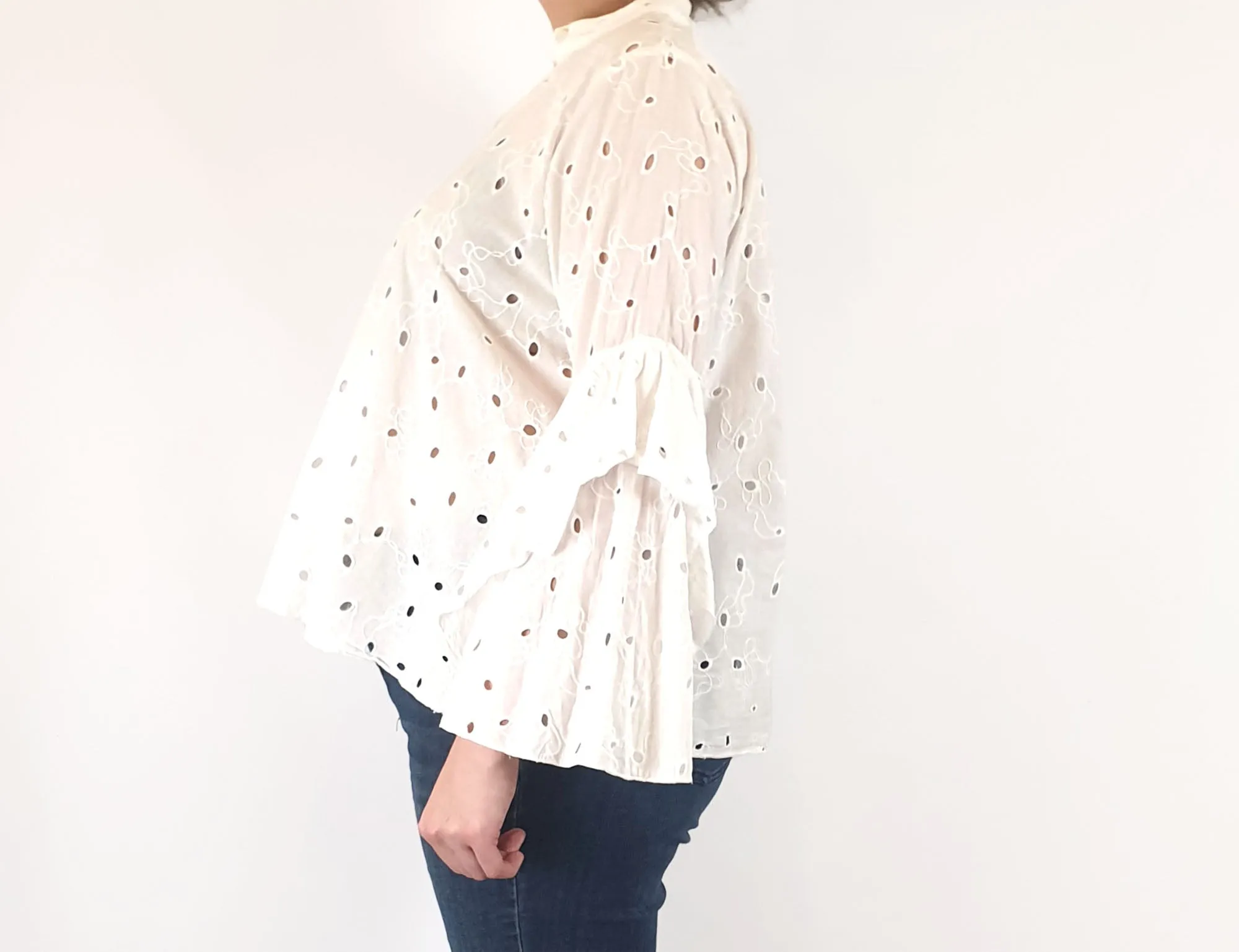 Morrison breezy white shirt size 4, best fits size 14