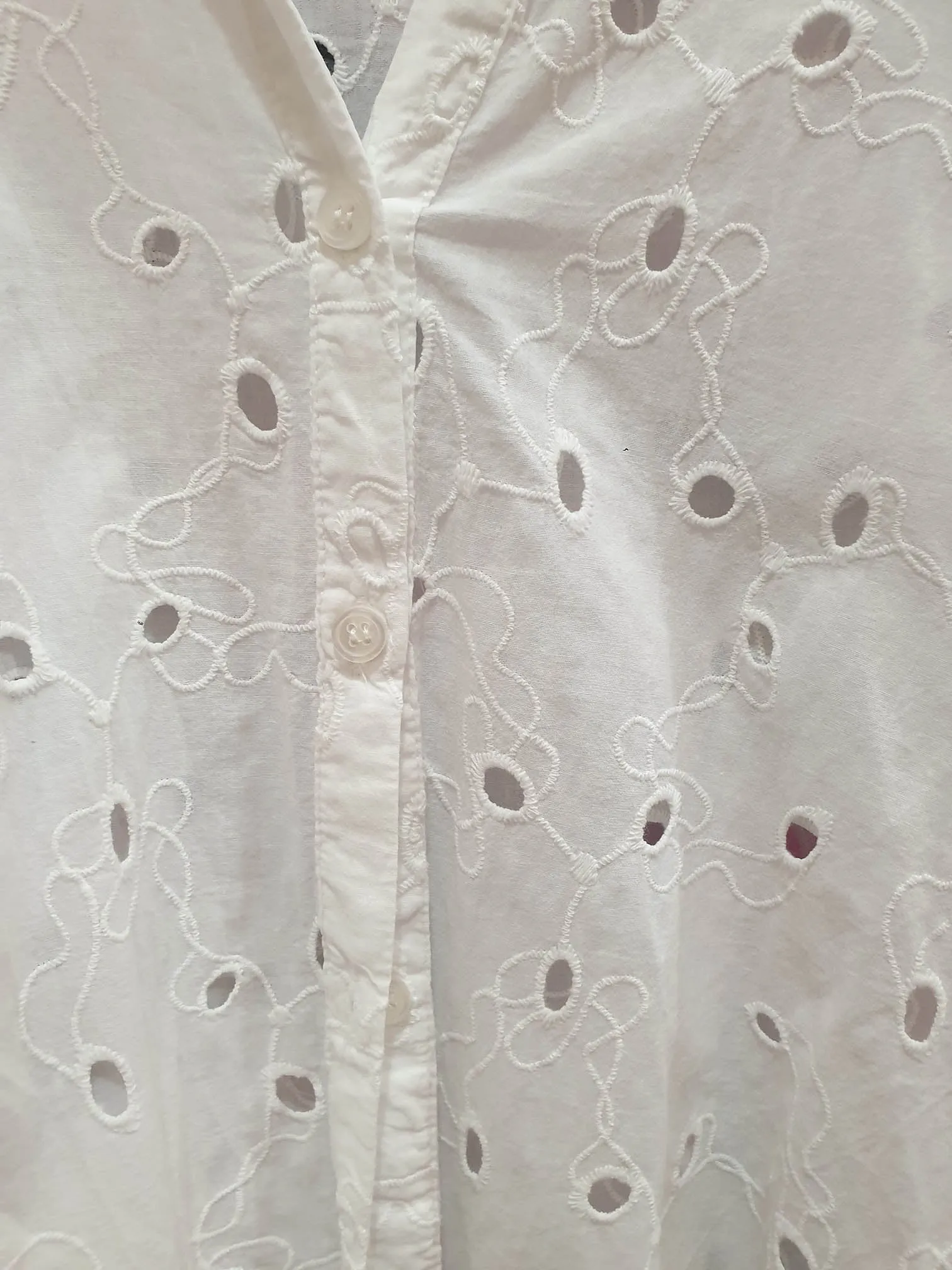Morrison breezy white shirt size 4, best fits size 14