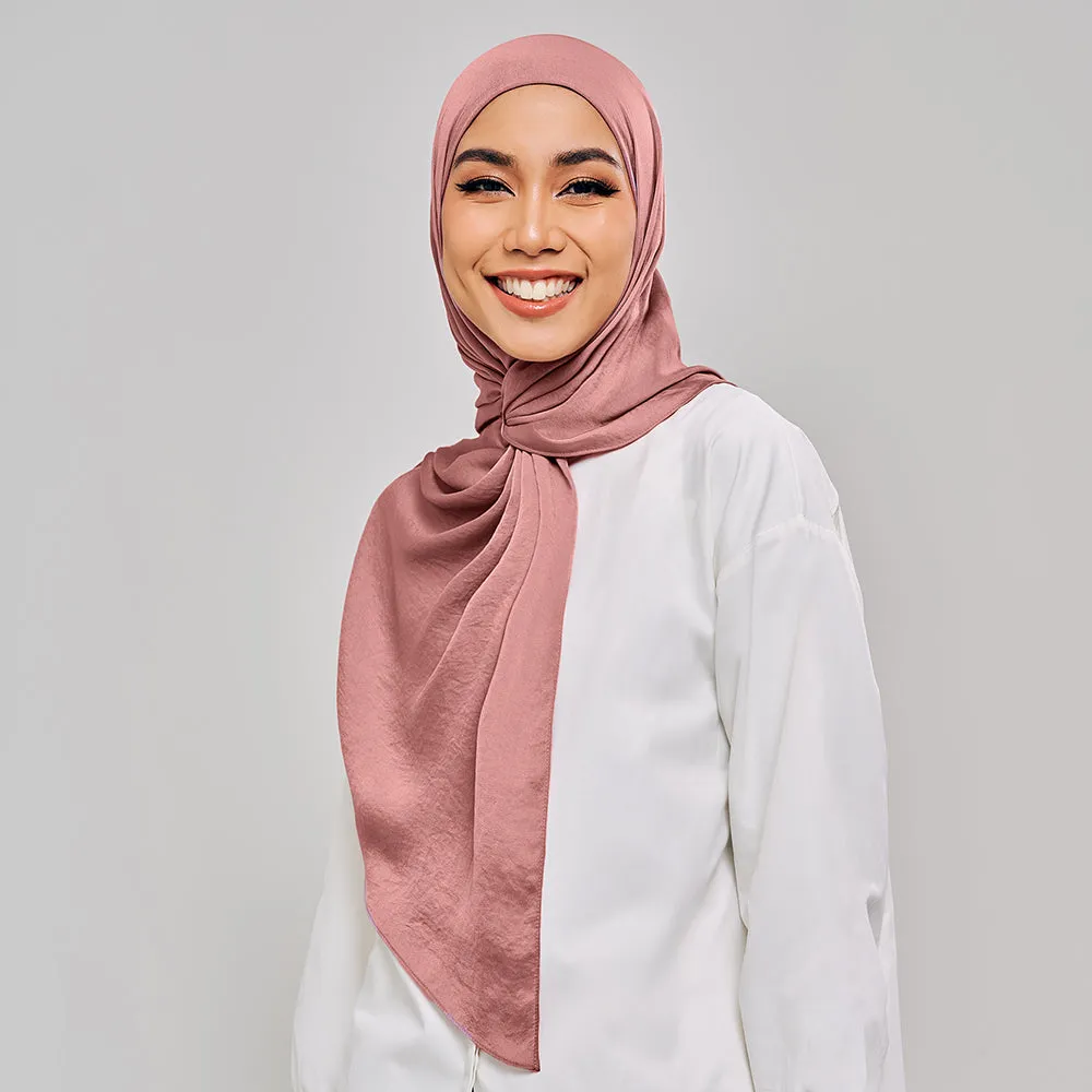 Niya Satin in Penny