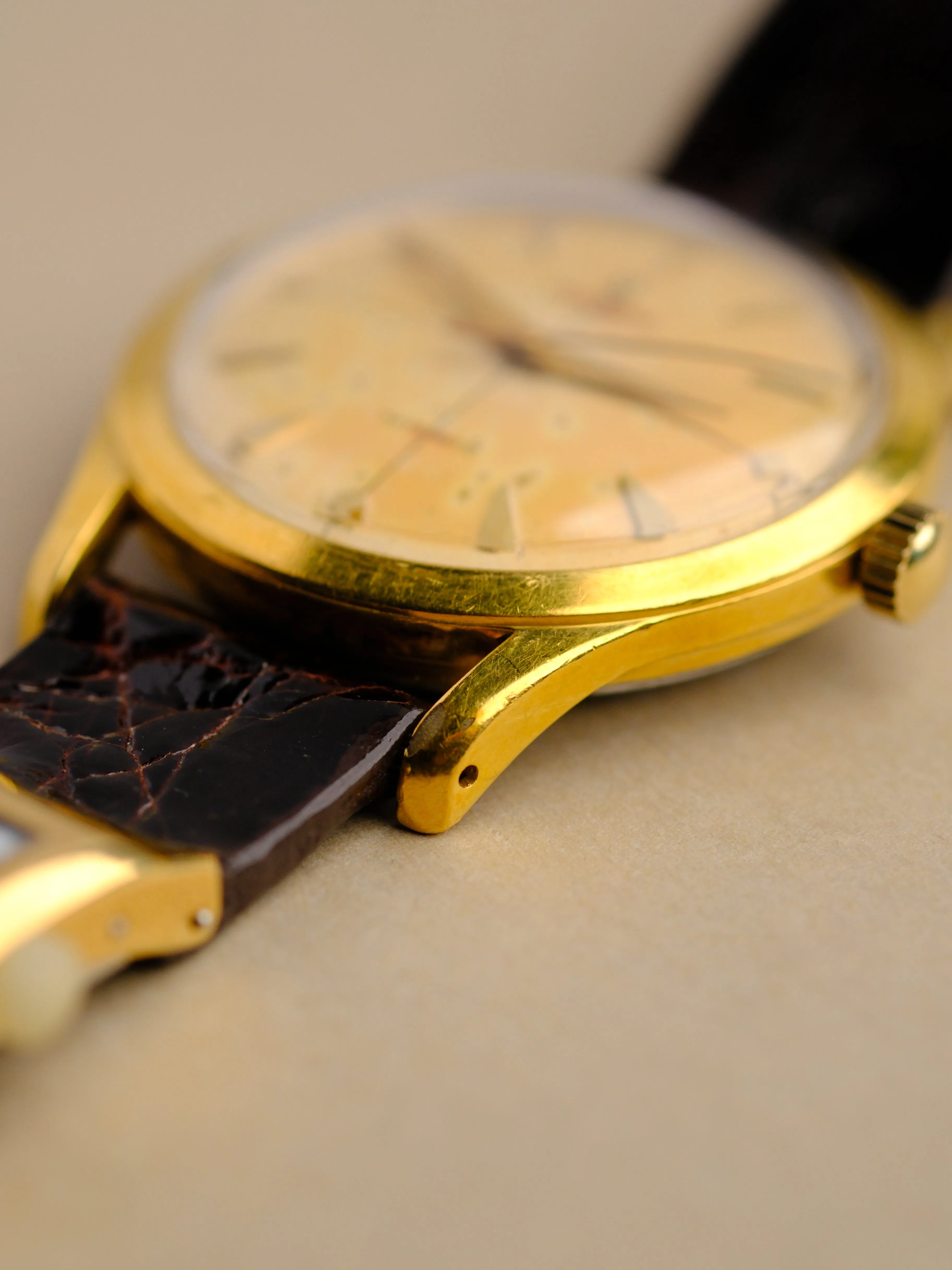 Universal Geneve 402409 Cross-Hair Dial - 1950's