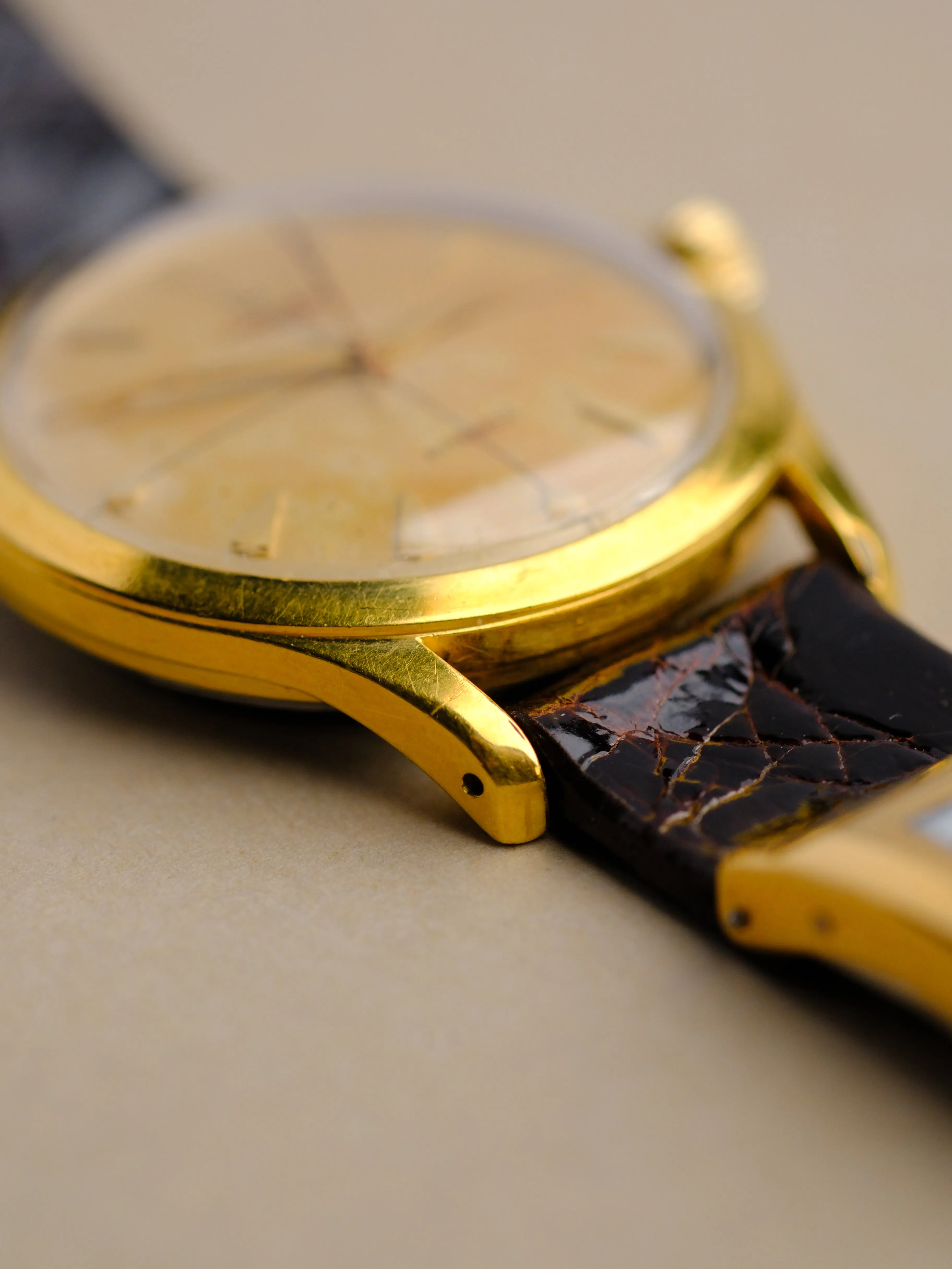 Universal Geneve 402409 Cross-Hair Dial - 1950's