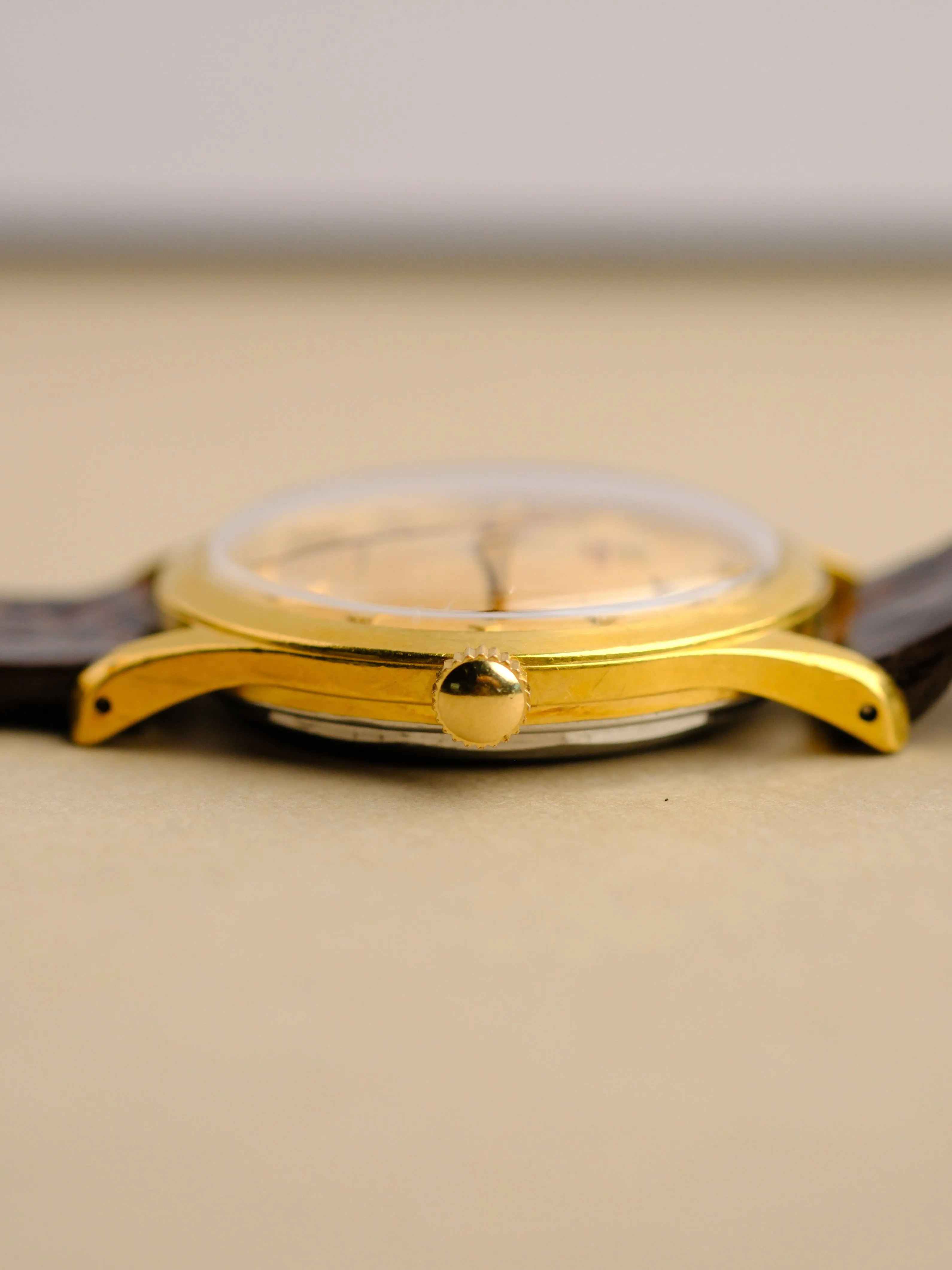 Universal Geneve 402409 Cross-Hair Dial - 1950's