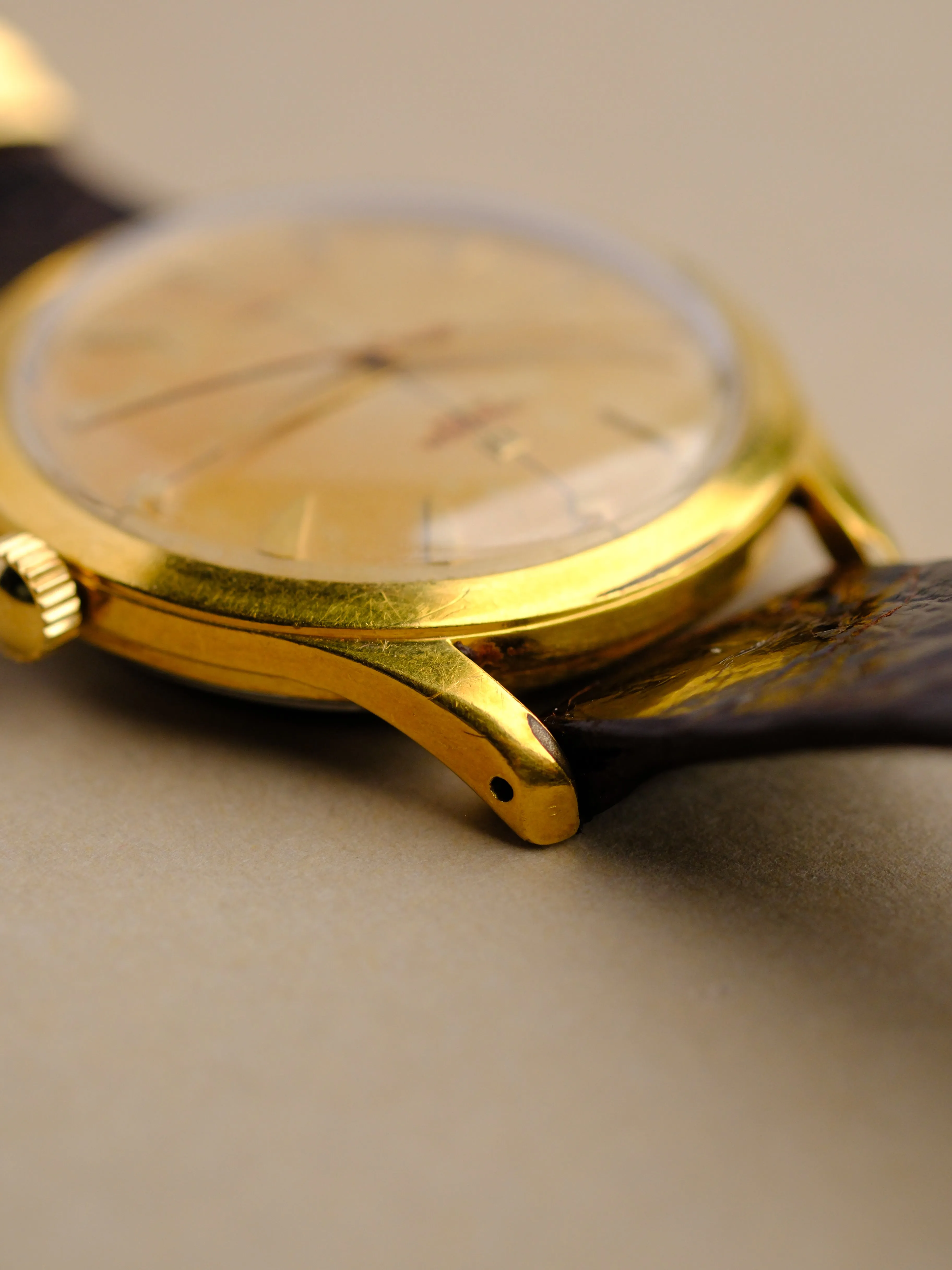 Universal Geneve 402409 Cross-Hair Dial - 1950's