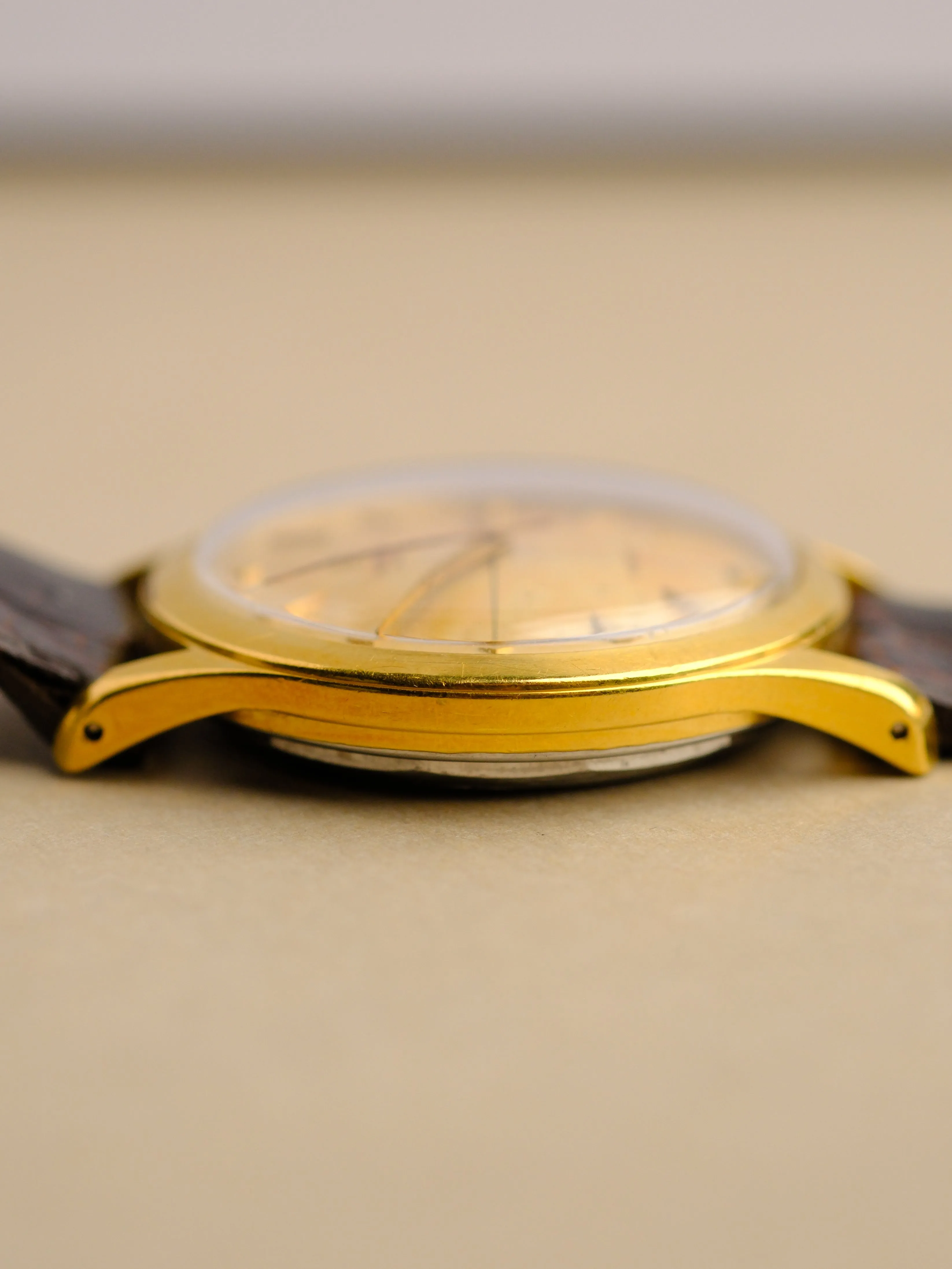 Universal Geneve 402409 Cross-Hair Dial - 1950's