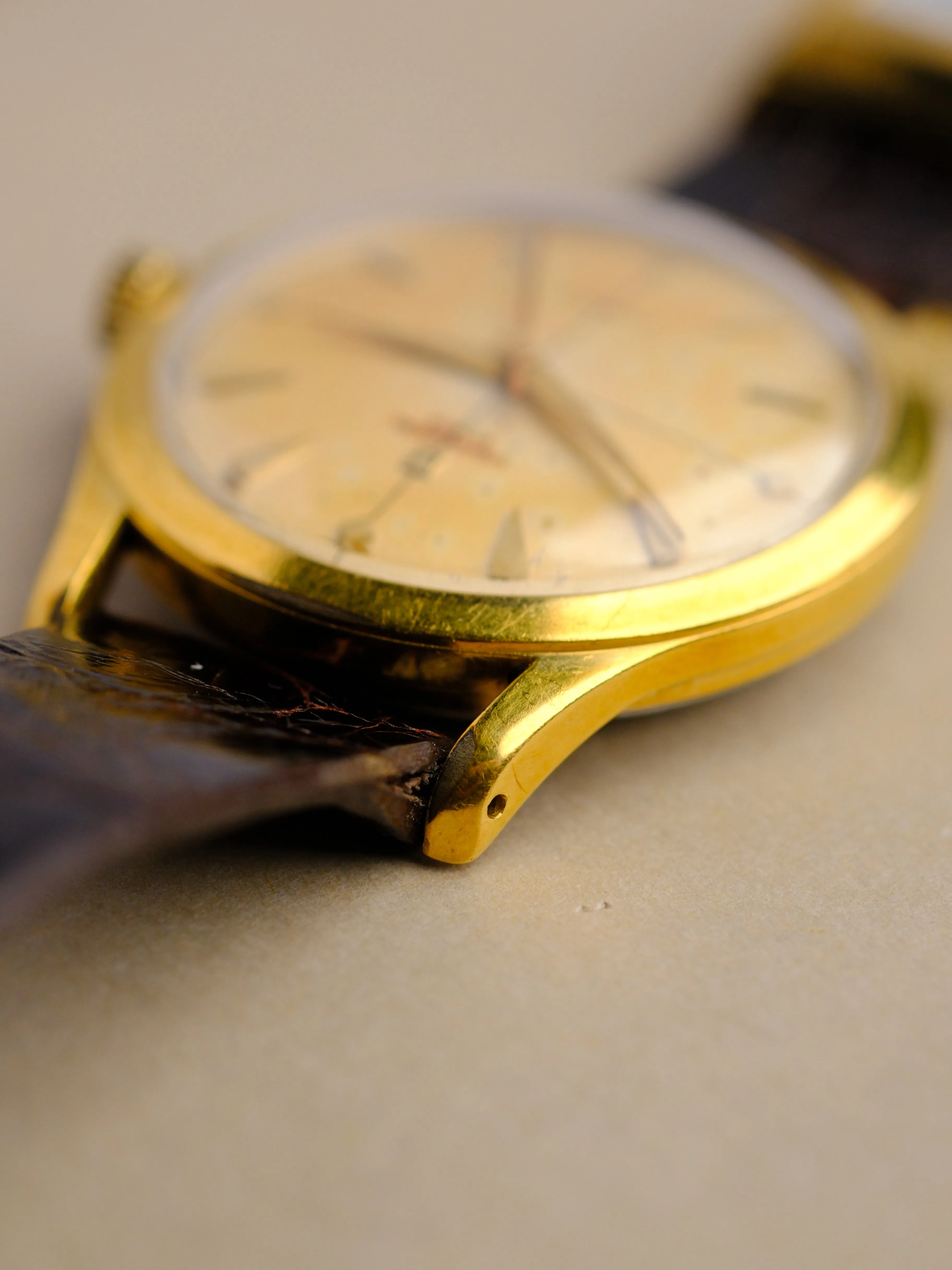 Universal Geneve 402409 Cross-Hair Dial - 1950's
