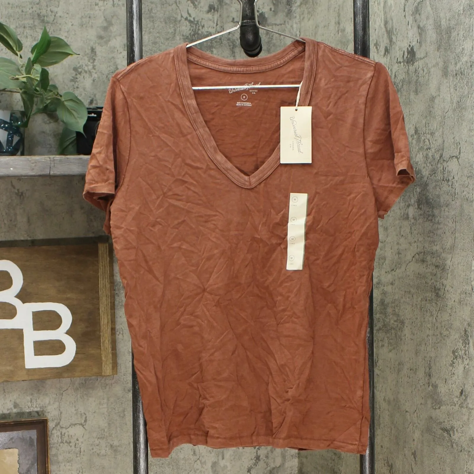 Universal Thread Women's Short Sleeve V-Neck T-Shirt