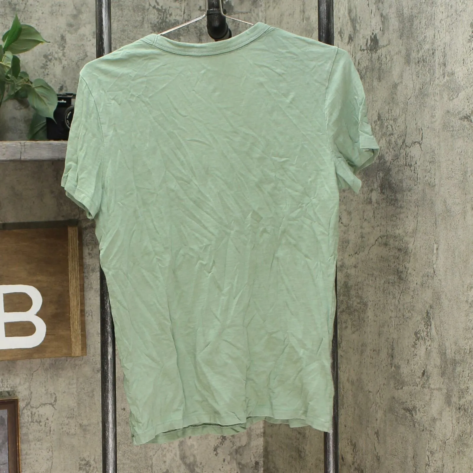 Universal Thread Women's Short Sleeve V-Neck T-Shirt