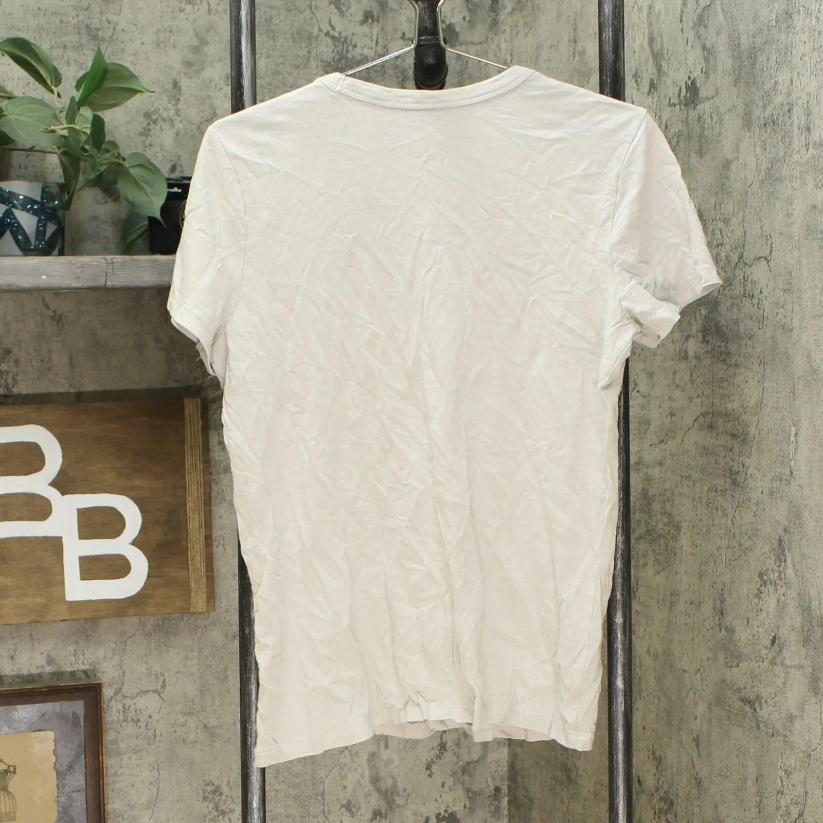 Universal Thread Women's Short Sleeve V-Neck T-Shirt