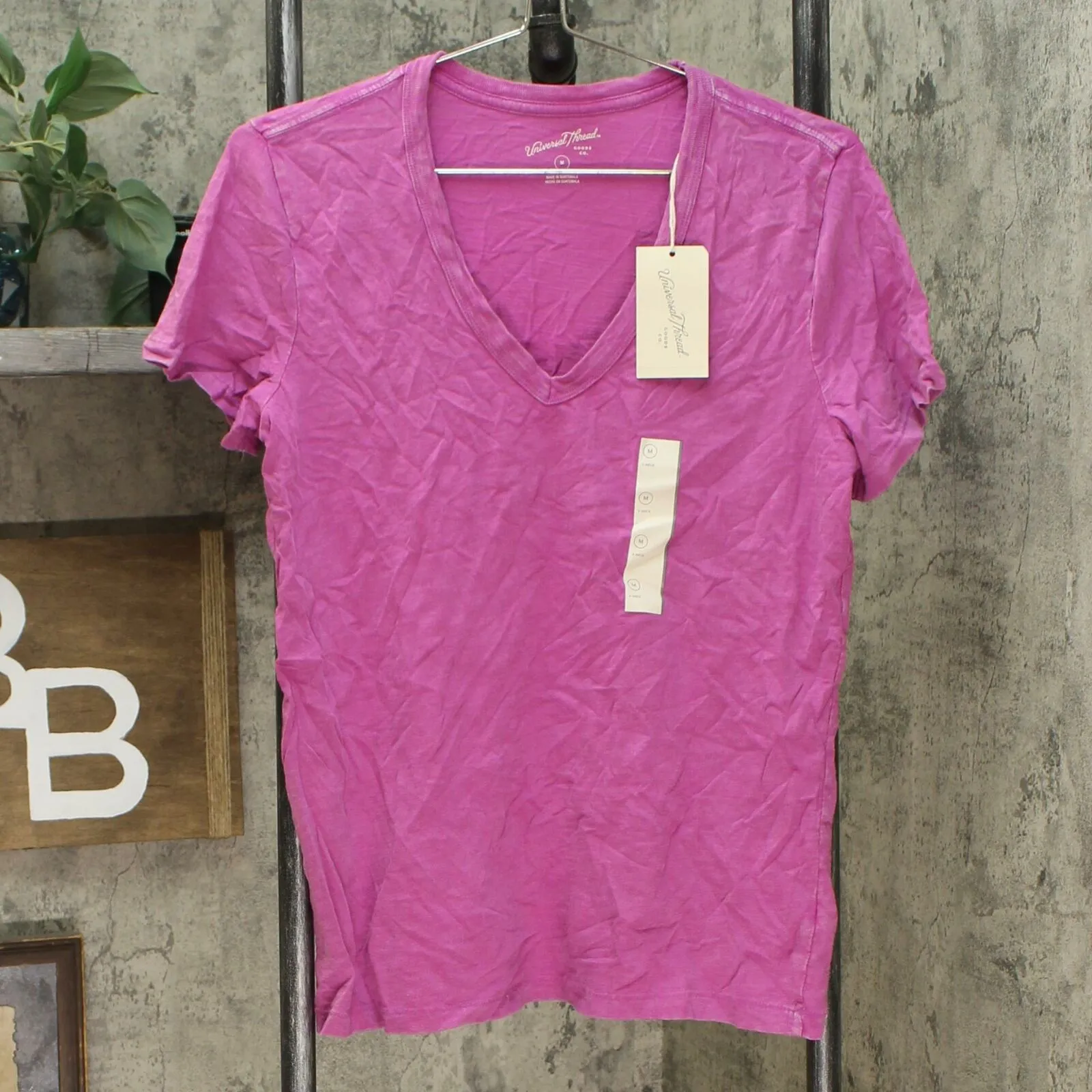 Universal Thread Women's Short Sleeve V-Neck T-Shirt