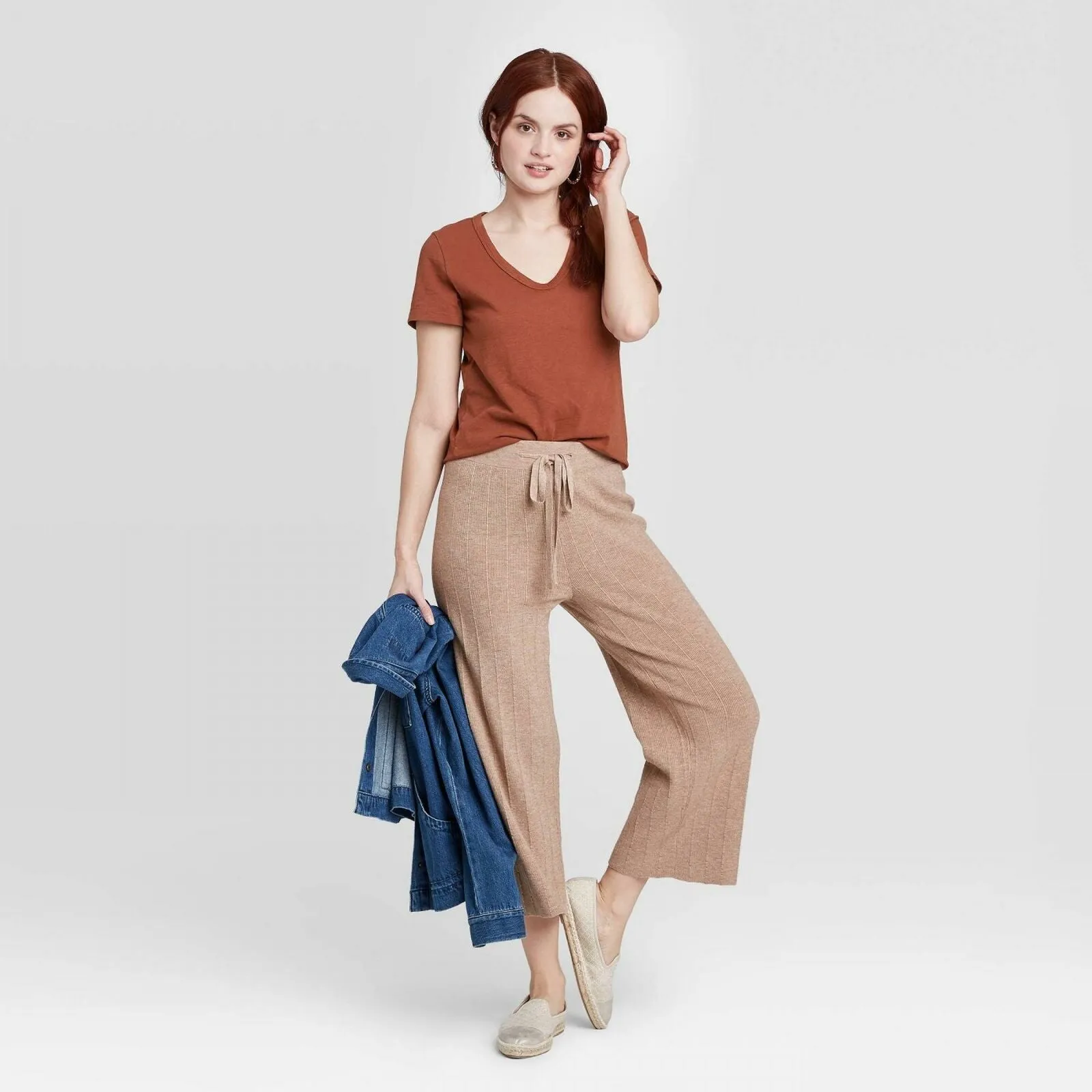 Universal Thread Women's Short Sleeve V-Neck T-Shirt