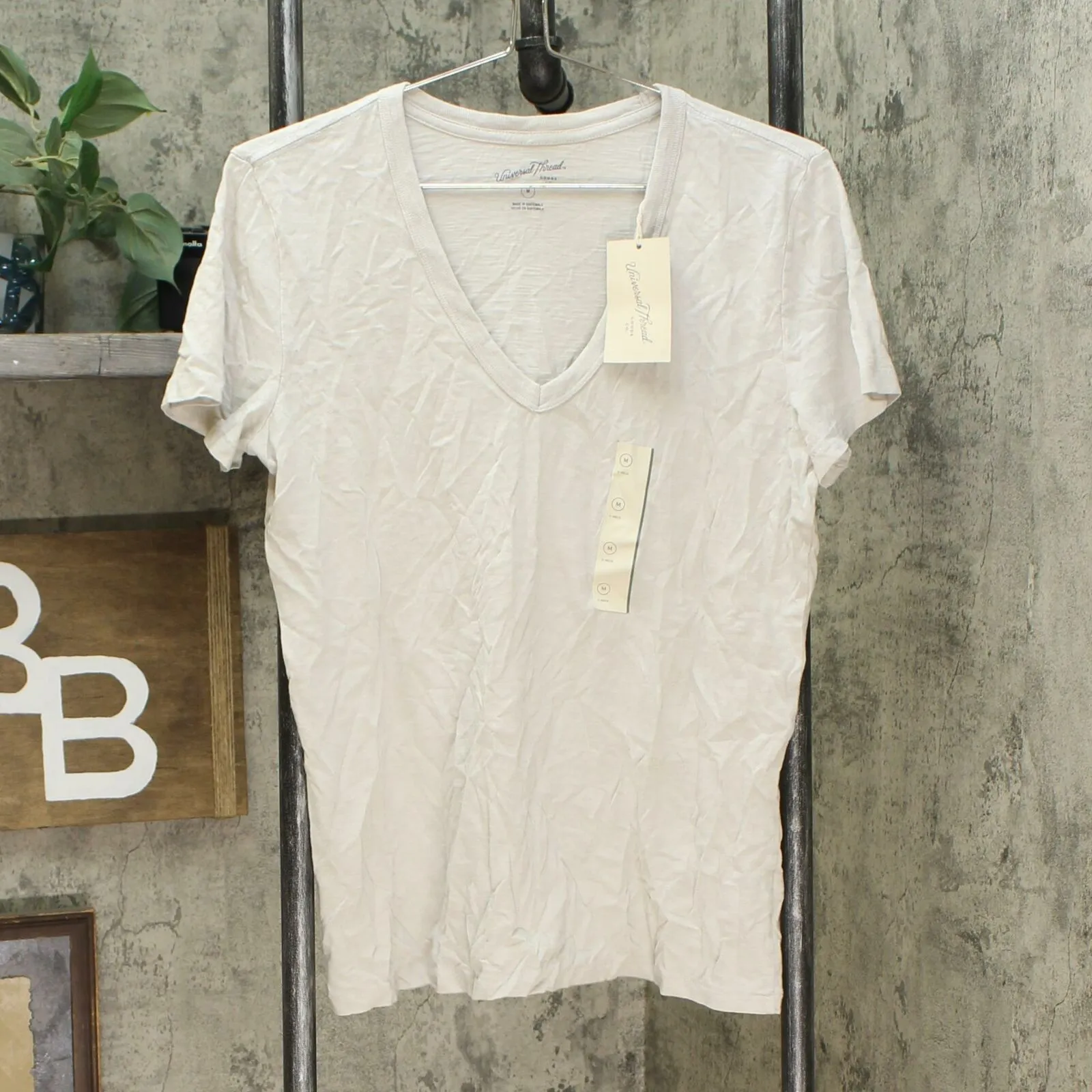 Universal Thread Women's Short Sleeve V-Neck T-Shirt