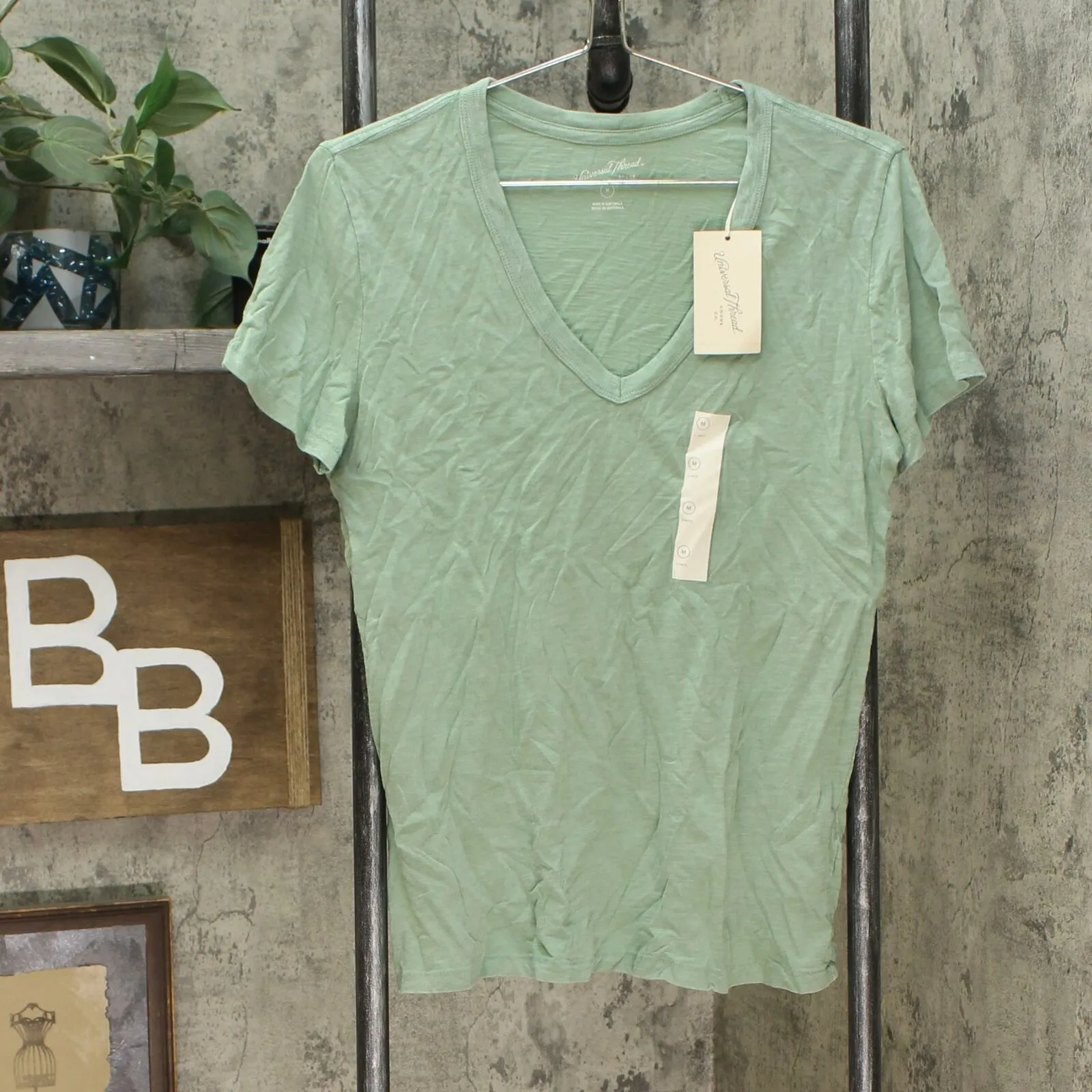 Universal Thread Women's Short Sleeve V-Neck T-Shirt