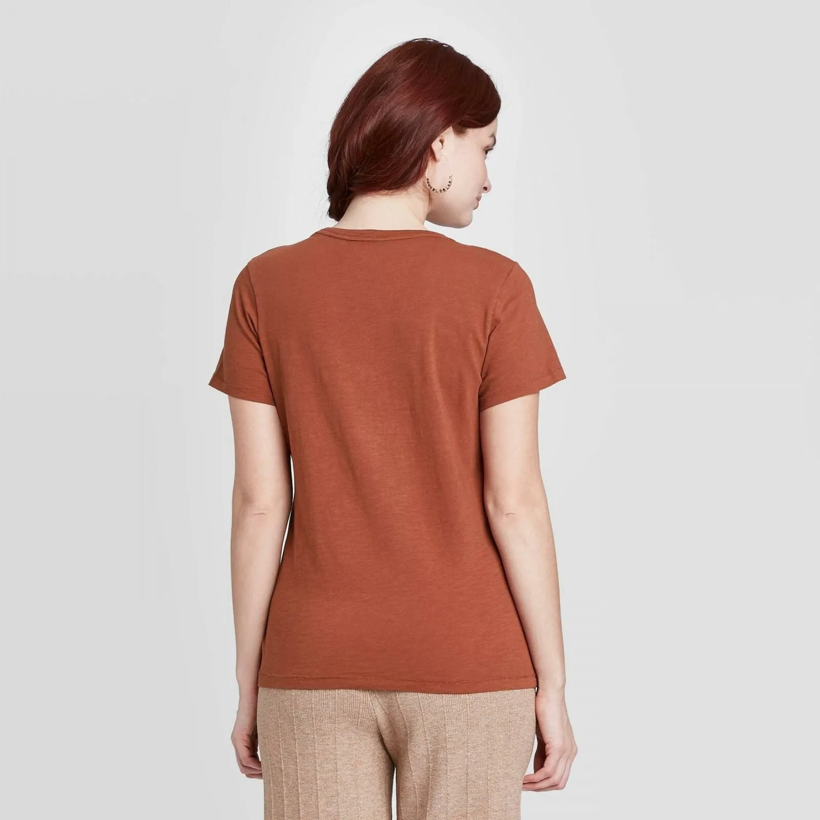 Universal Thread Women's Short Sleeve V-Neck T-Shirt